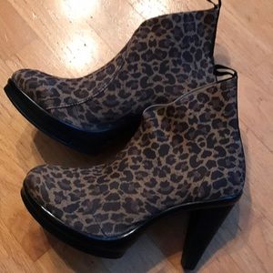 San Miguel leopard booties
