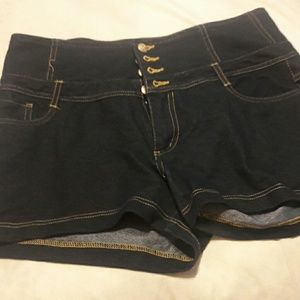 Nikki minaj butt lifting  high waisted shorts