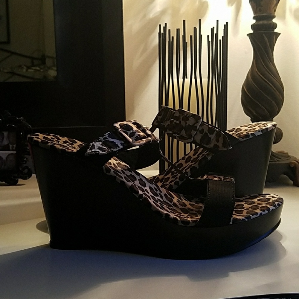 Shoes - Picture 2 of 3