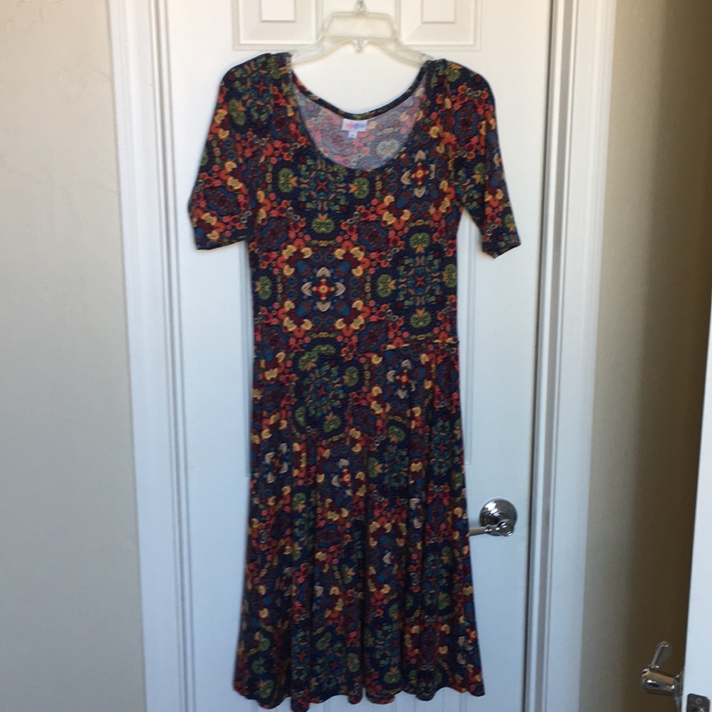 EUC LuLaRoe Nicole dress medium beautiful design