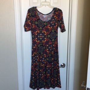 EUC LuLaRoe Nicole dress medium beautiful design