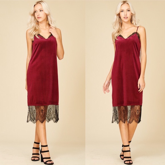 🎄Happy Holidays!🎄Ribbed Velvet Dress With Lace - Picture 2 of 2