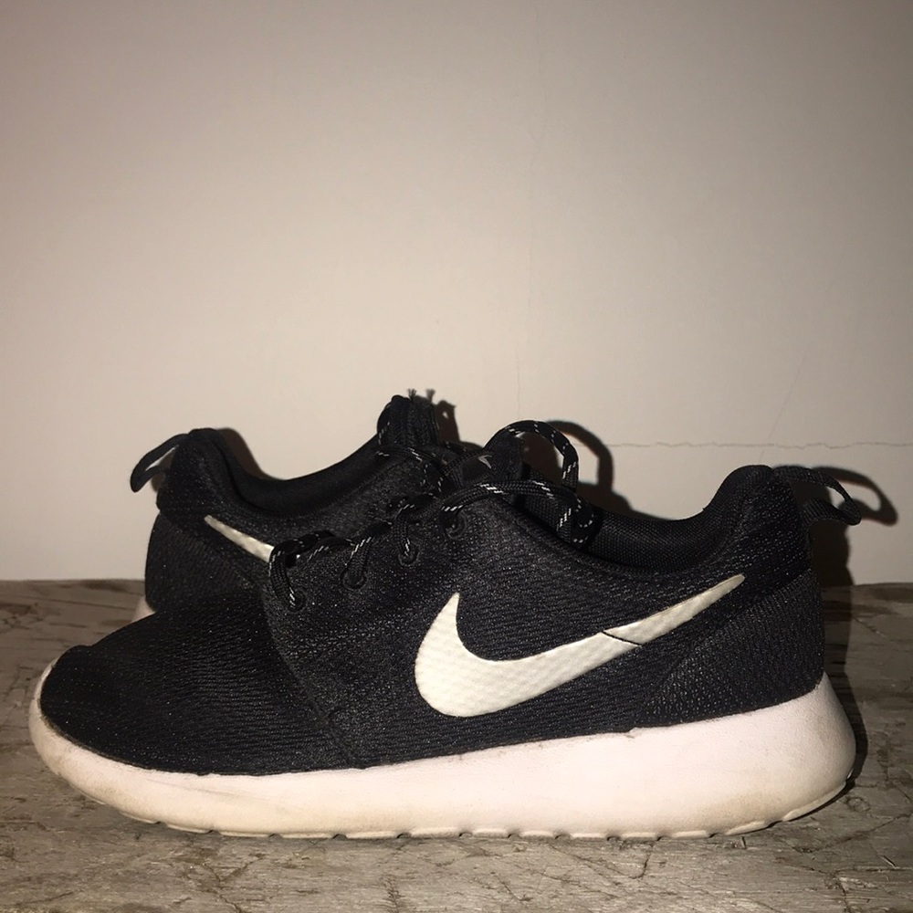 NIKE ROSHE SZ 6.5