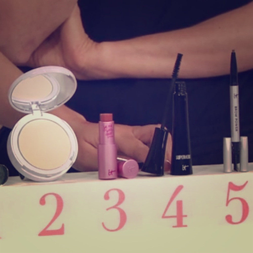 NWT- IT Cosmetics Bundle