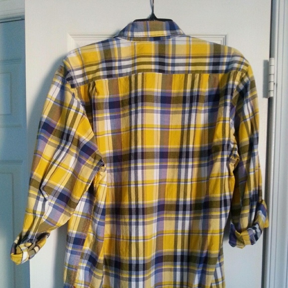 IZOD Men's Button Down Shirt - Picture 2 of 3