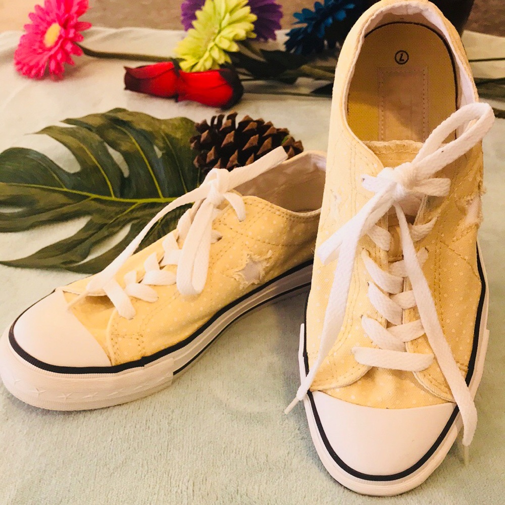 📍EUC Converse One ⭐️ Star Sneakers