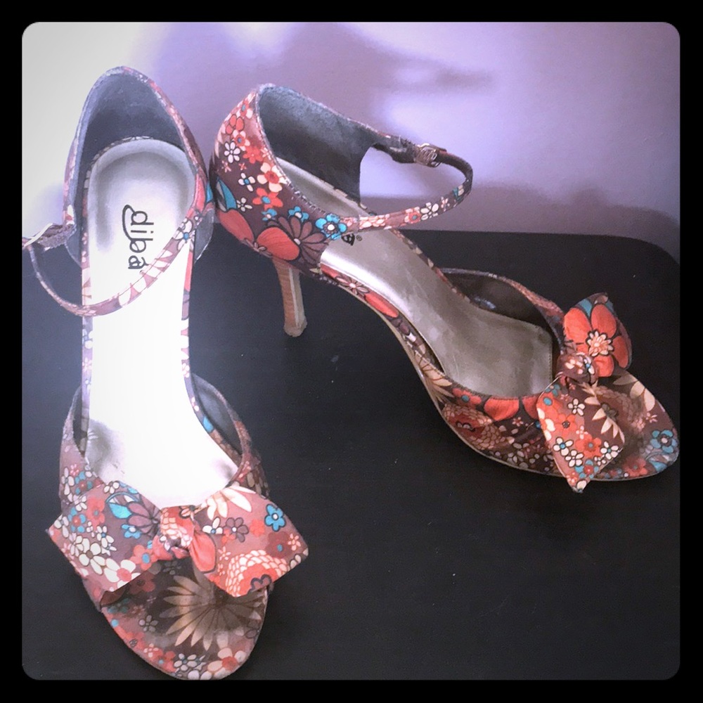 Floral, 70s throwback patterned heels