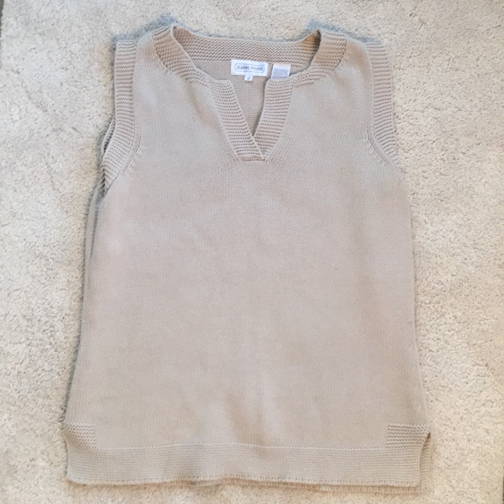 Vneck sleeveless sweater