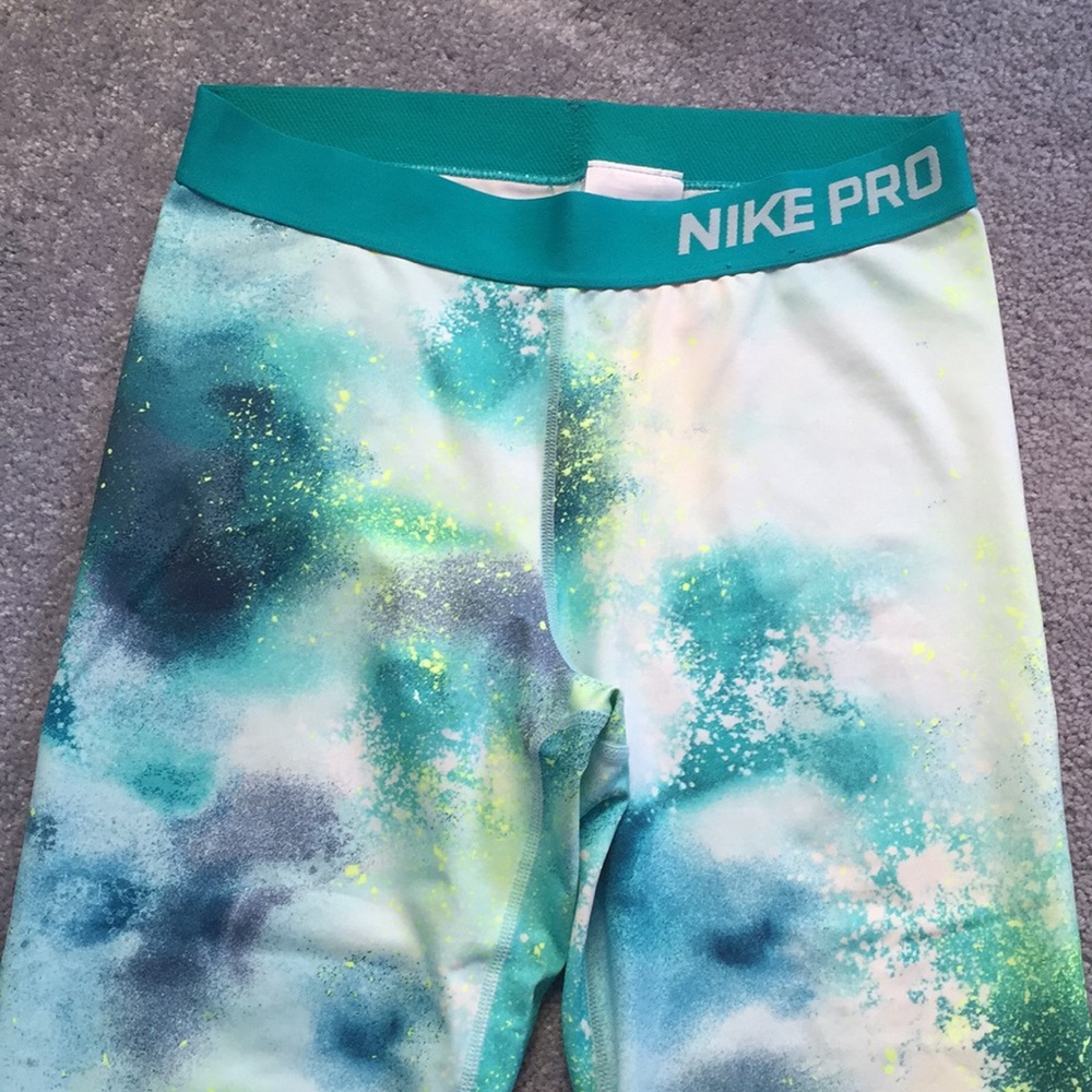 Galaxy Nike Pro cropped leggings