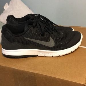 Black womens nike sneakers