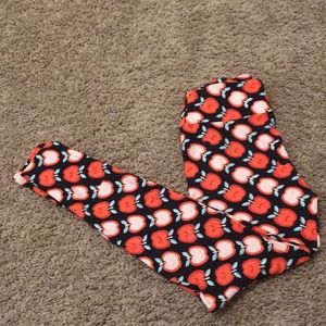 Lularoe OS Apple Leggings