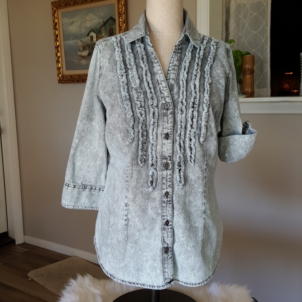 Stonewash Chambray button top