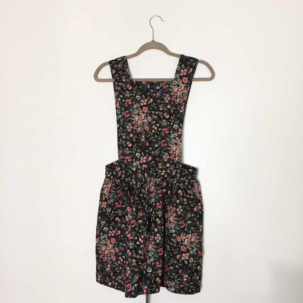 Pinafore style Apron