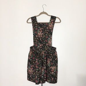 Pinafore style Apron