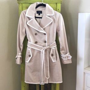 Banana Republic Trench coat SZ 2 Petite.