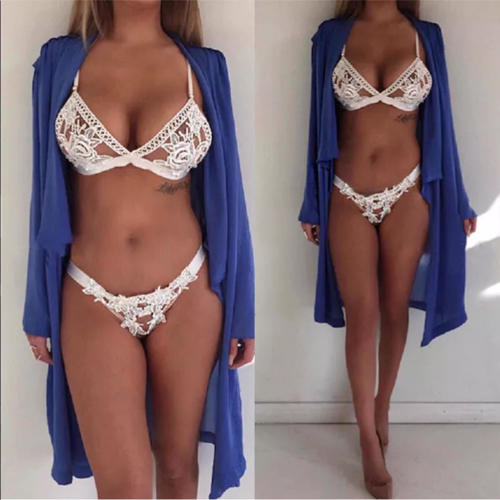 Sexy 2 pieces set of bras, complimentary items