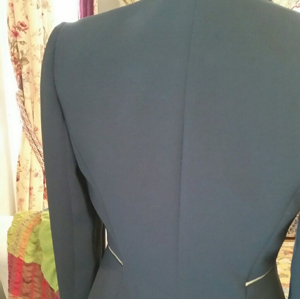 TAHARI Black Fitted Knit Blazer w/Gold Accents - Picture 3 of 4