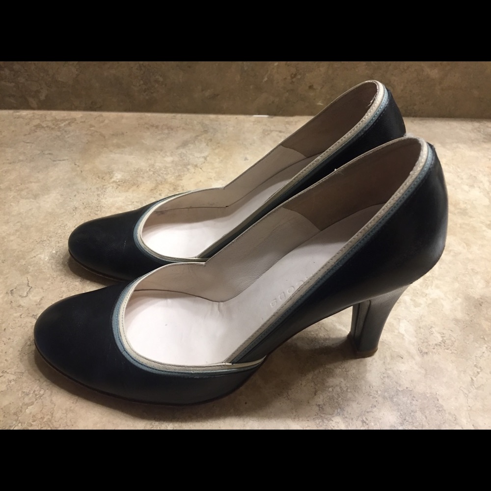 Marc Jacobs black heel with cute edging