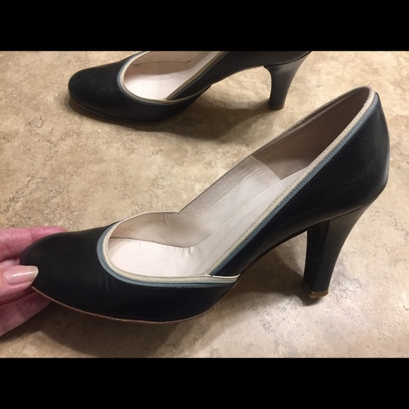 Marc Jacobs black heel with cute edging - Picture 3 of 7