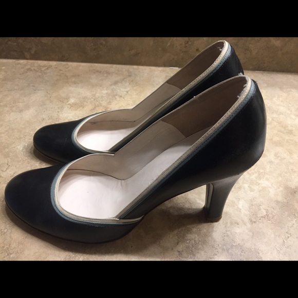 Marc Jacobs black heel with cute edging - Picture 4 of 7