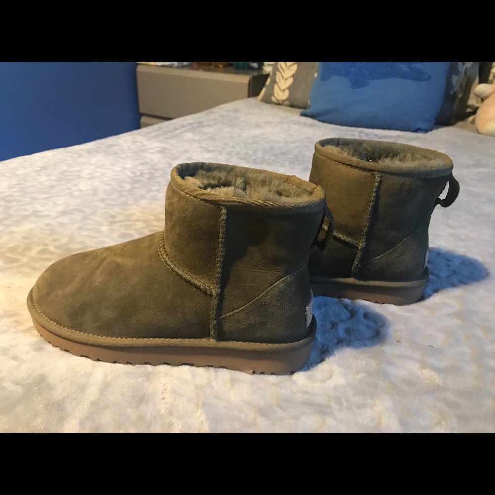 UGGs - Picture 4 of 5