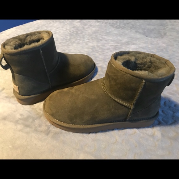 UGGs - Picture 2 of 5