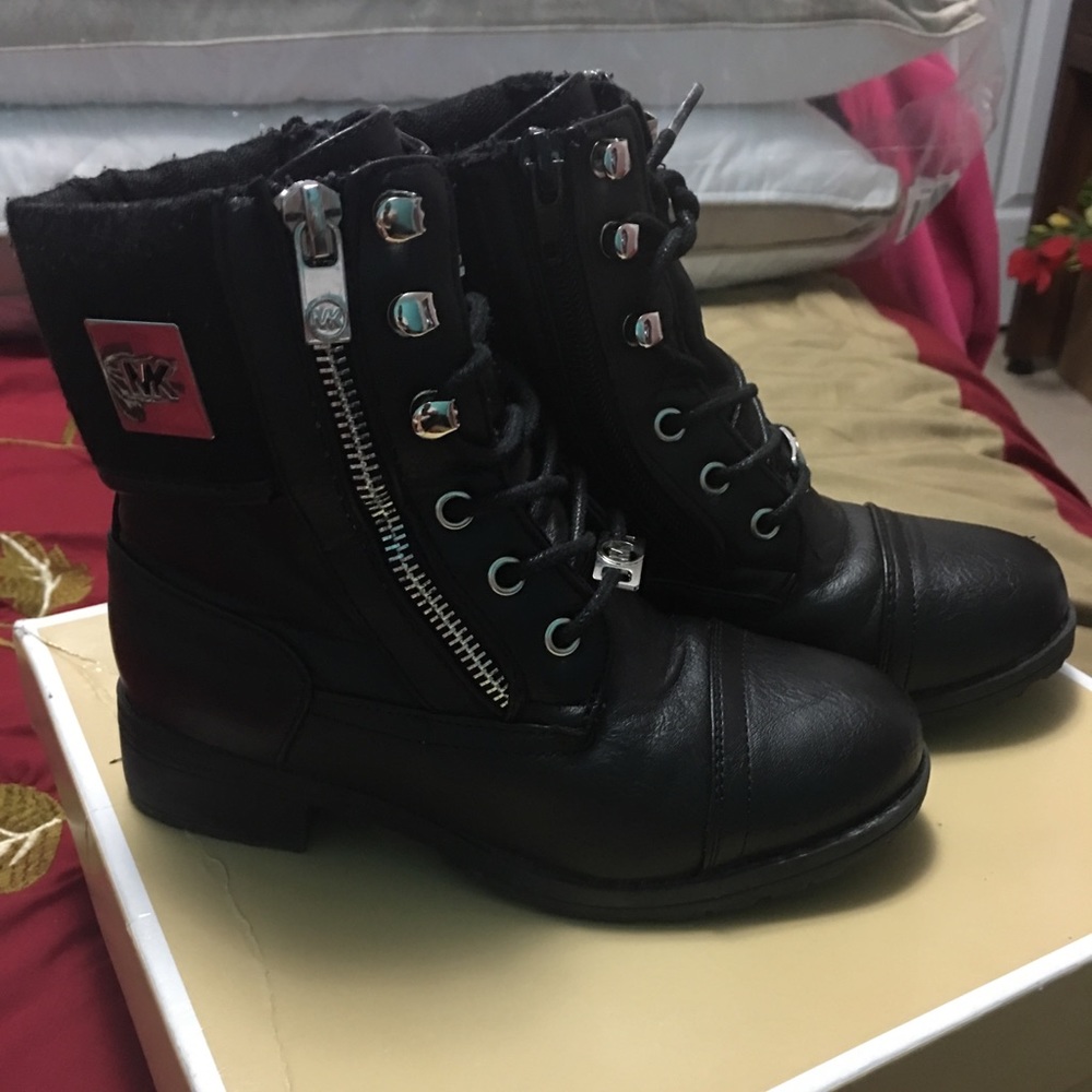 MK girls boots
