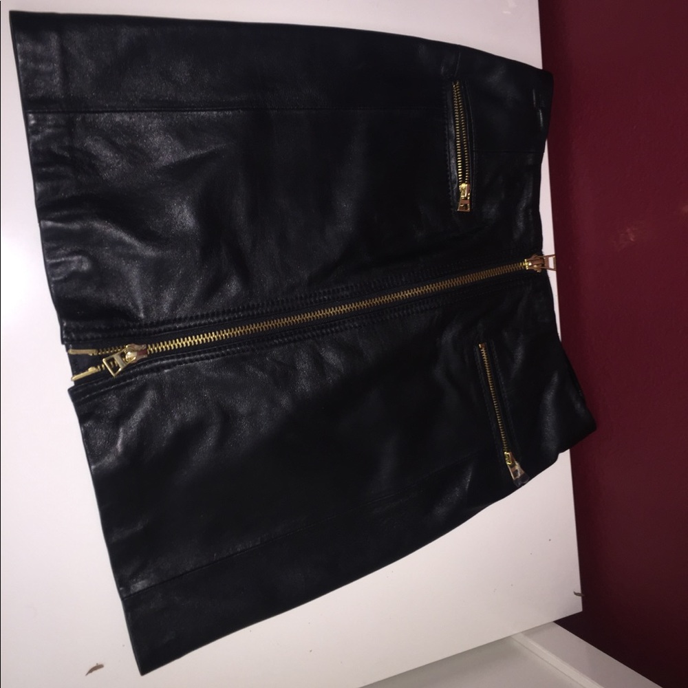 100% leather edition skirt.