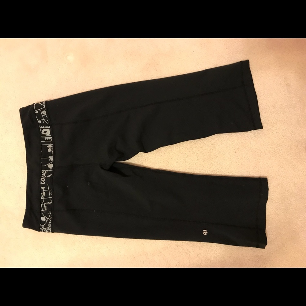 Lululemon black crop yoga pants