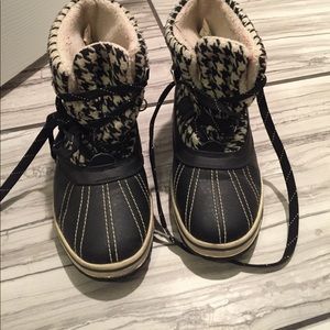 Snow boots