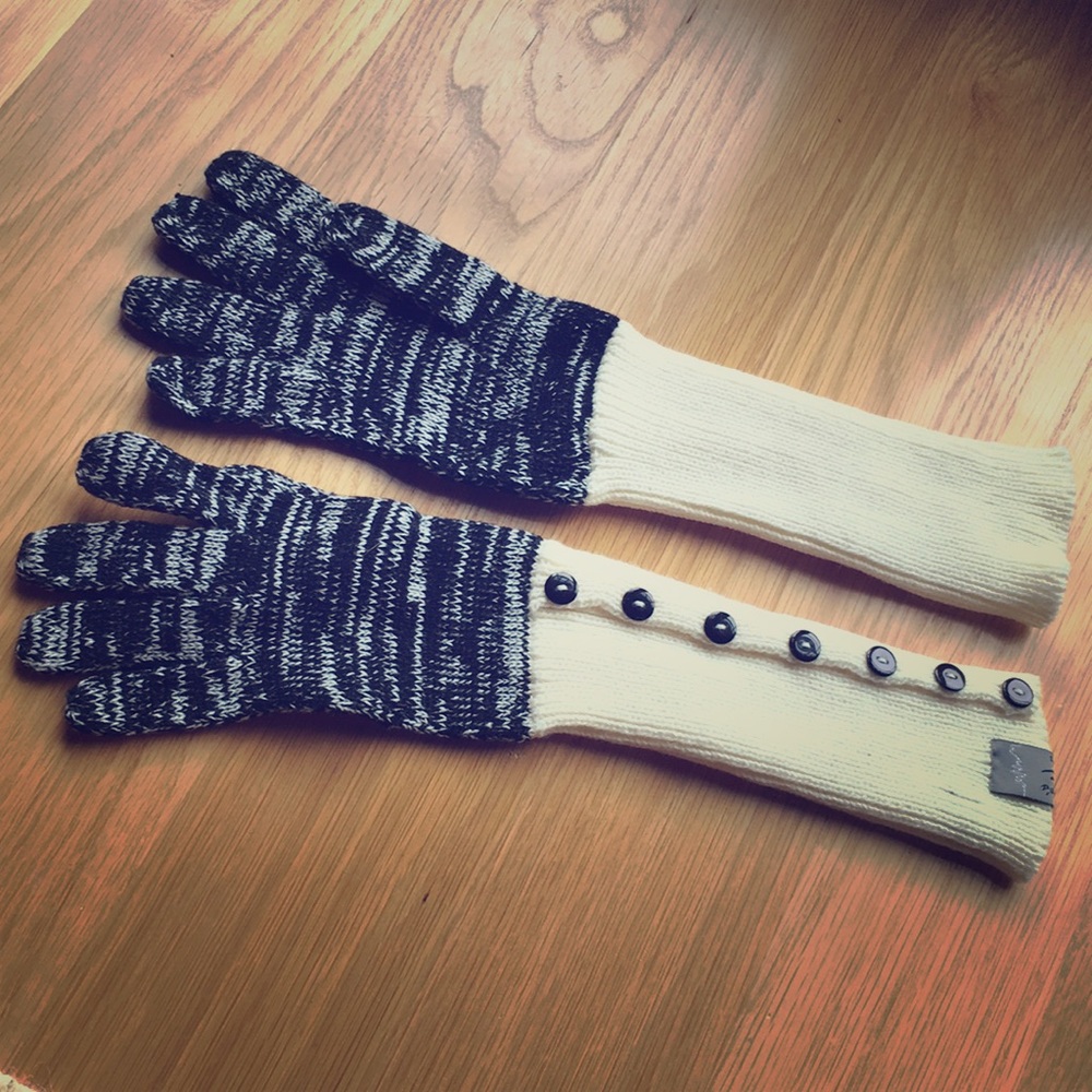 Women's woven mittens, arm length
