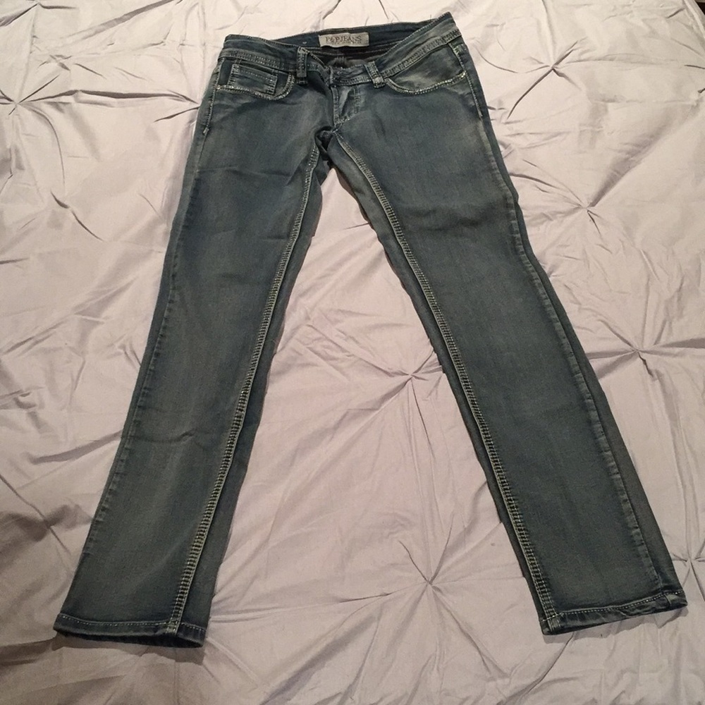 Jeans with silver stitching