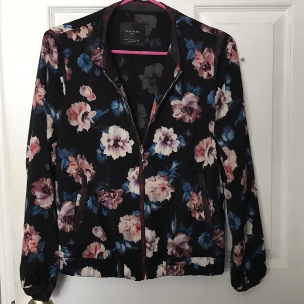 🌷 Adorable Zara floral bomber Jacket
