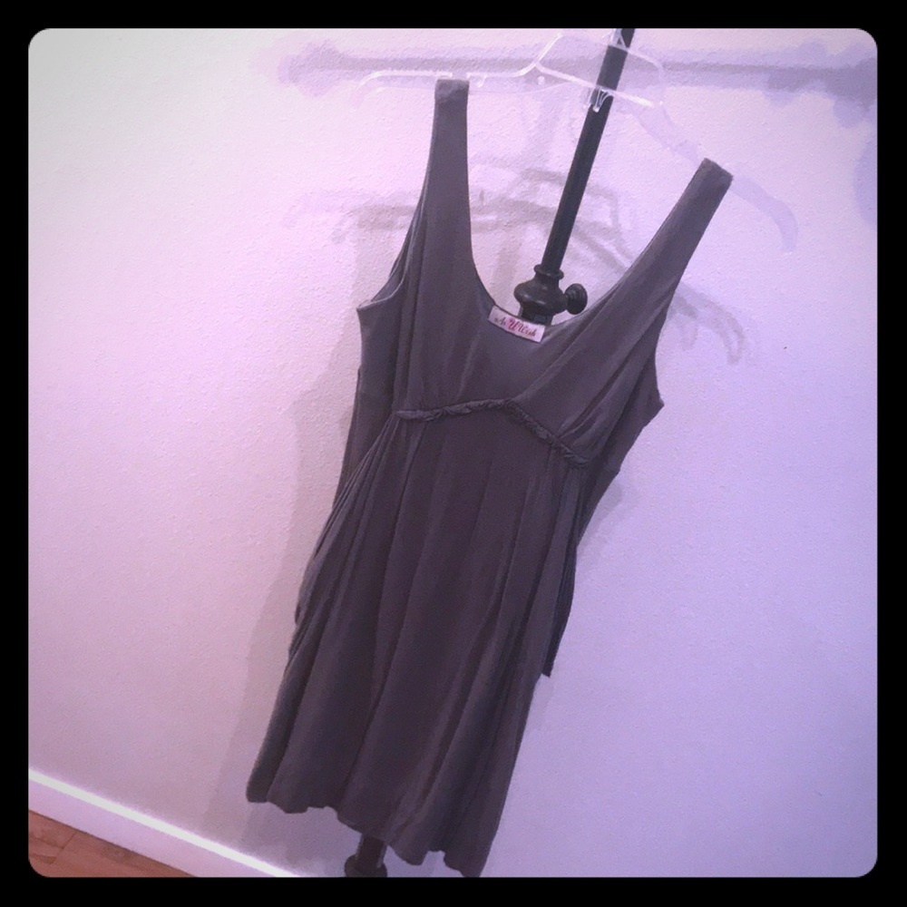 Grey short cotton dress.