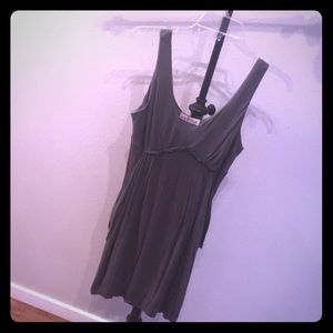 Grey short cotton dress.