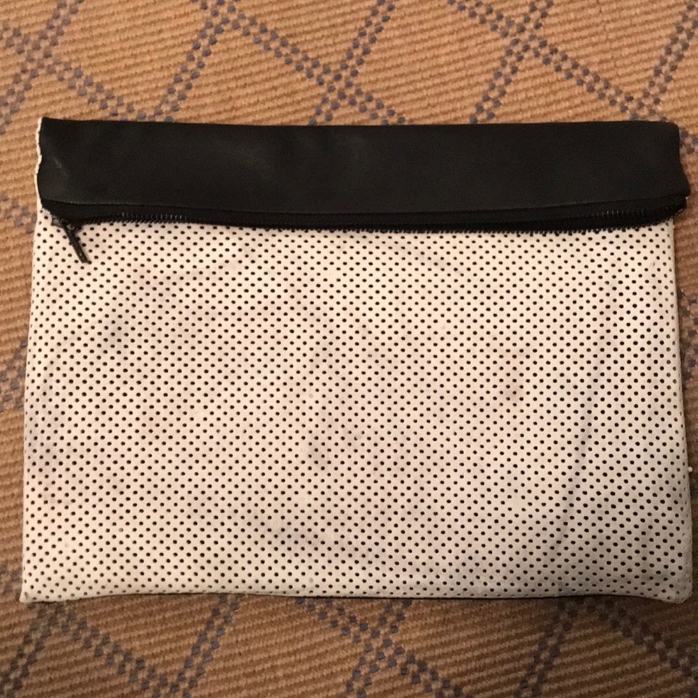 Bailey 44 perforated clutch