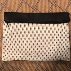 Bailey 44 perforated clutch