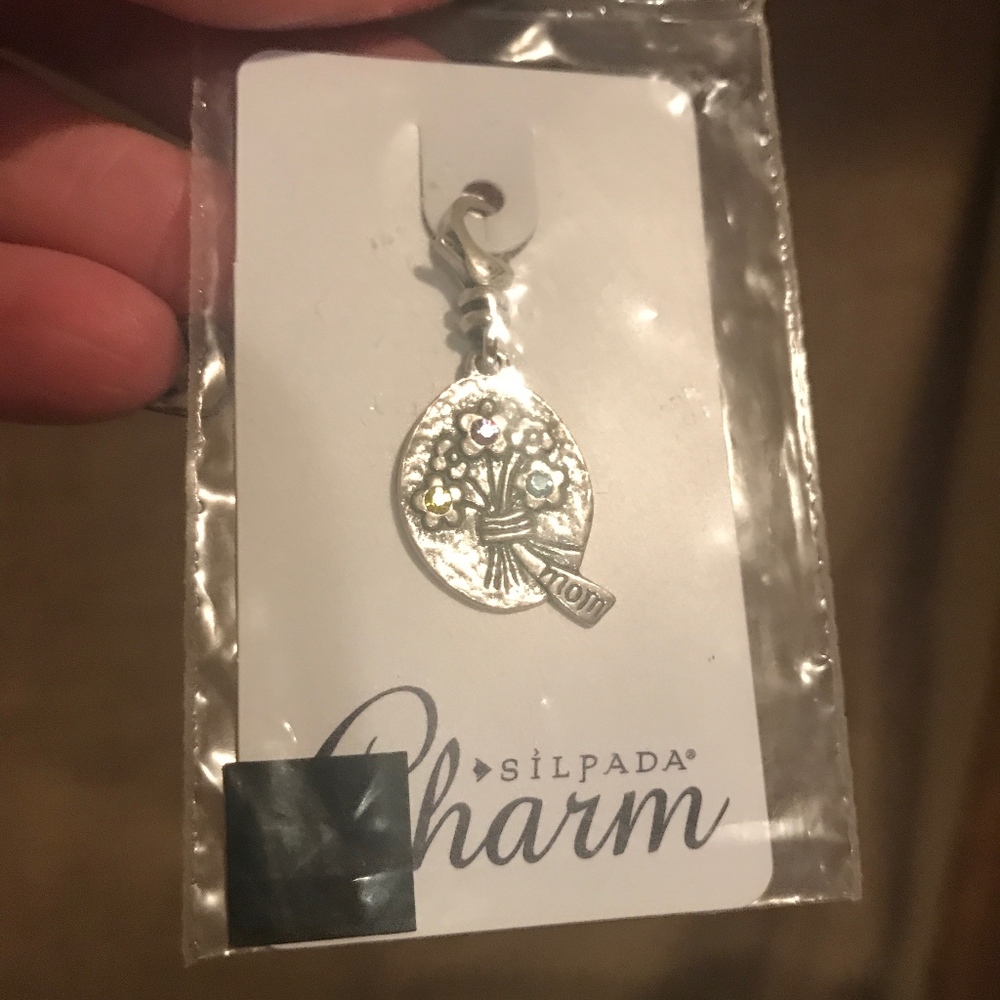 Sipada 'Mom" bouquet charm