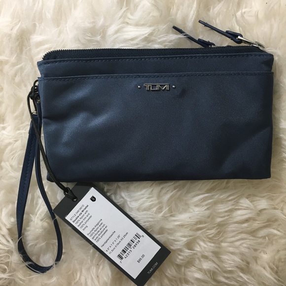 tumi wristlet