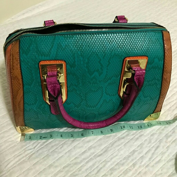 Womens handbags (SOLD) - Picture 4 of 6