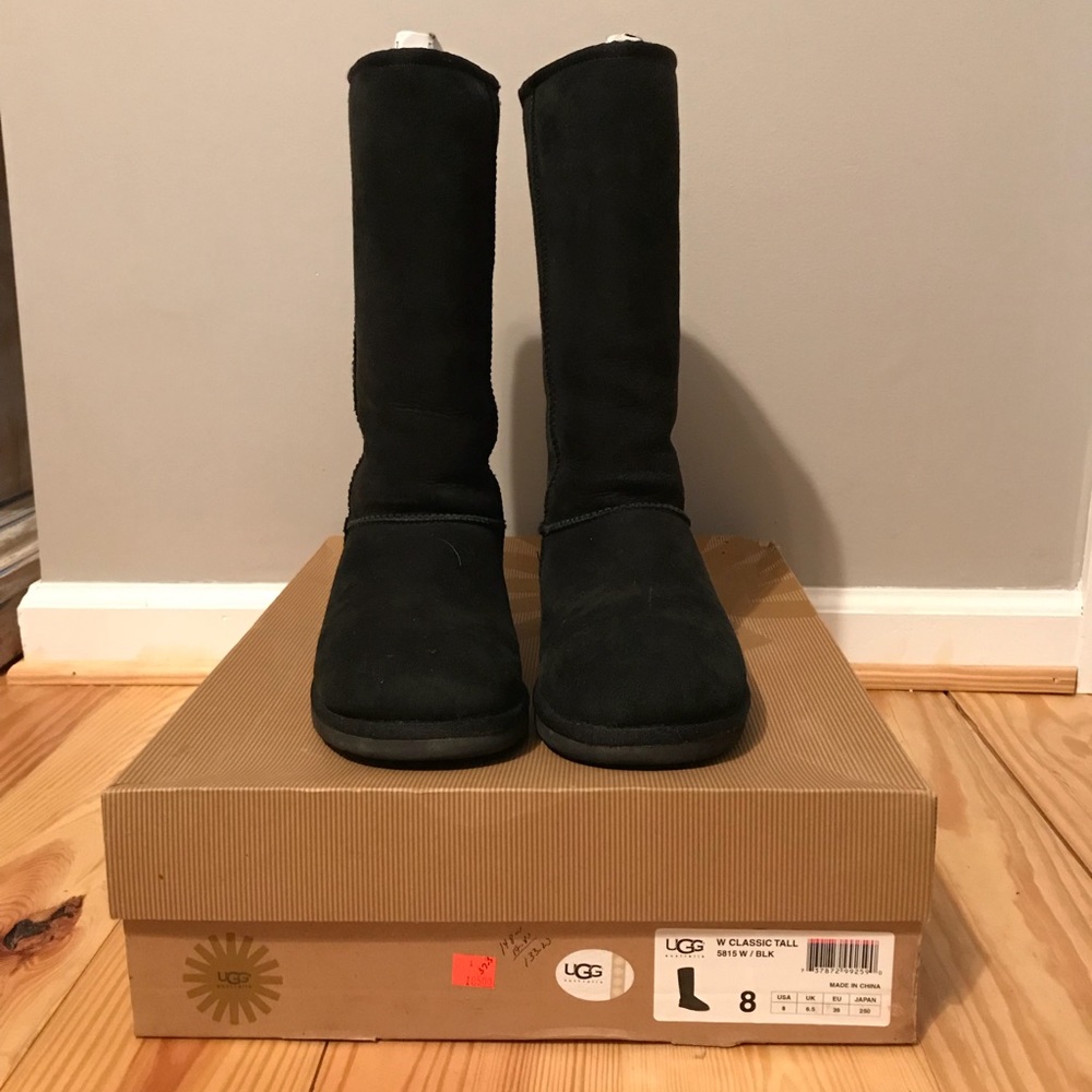 UGG Classic Tall Black size 8 BARELY WORN