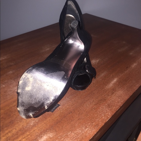 Woman’s Heels - Picture 2 of 4