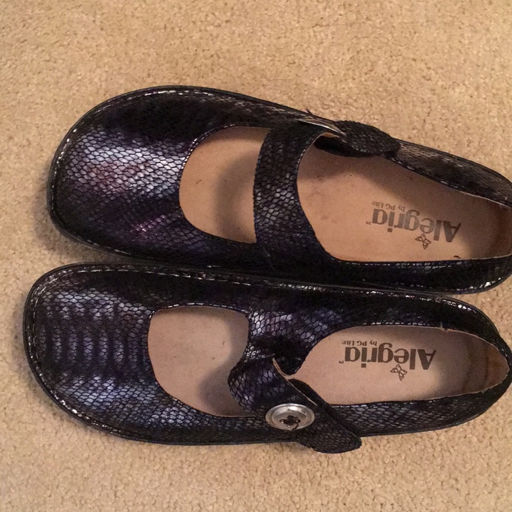 Alegria size 10 purple snake skin.