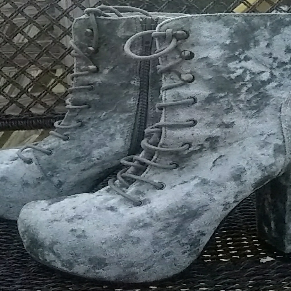Velvet gray crushed boots