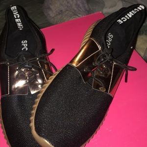 Black and gold fashion shoes