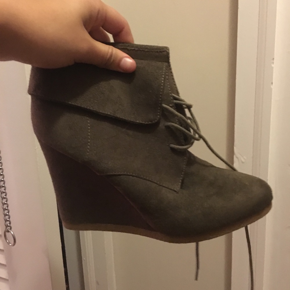 Booties wedges with laces size 9