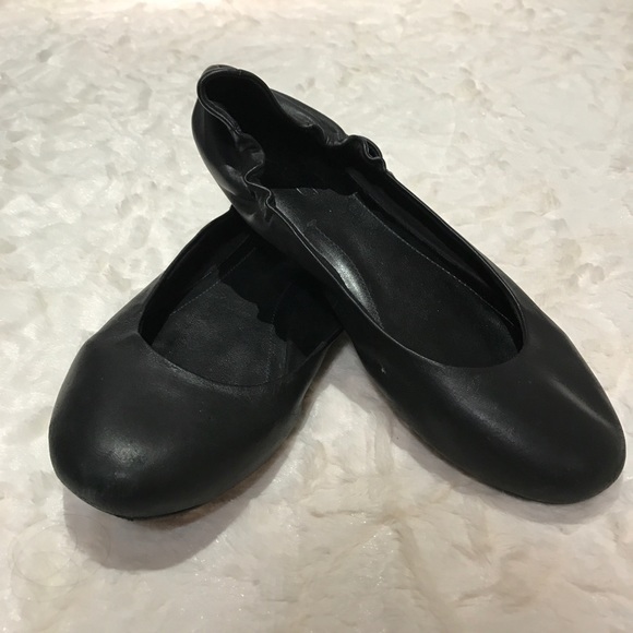 BCBG Paris black leather flats size 9 - Picture 1 of 7