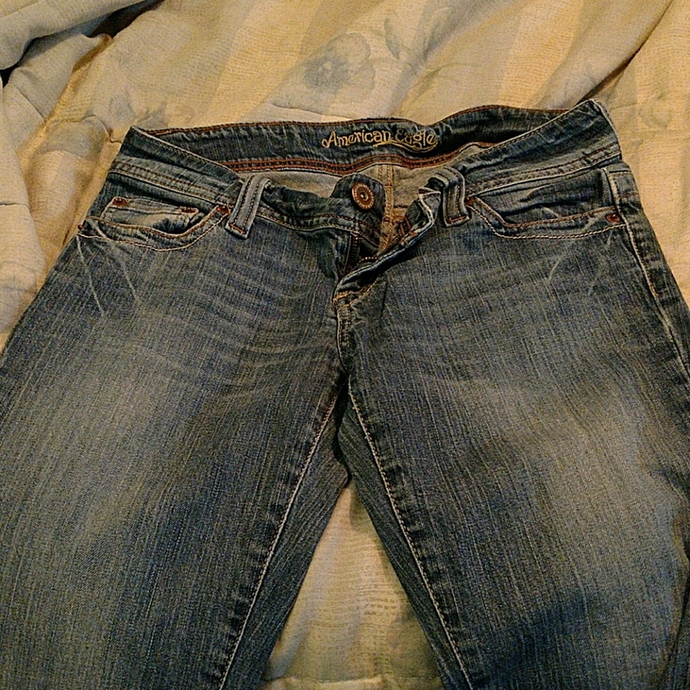 American Eagle blu jeans