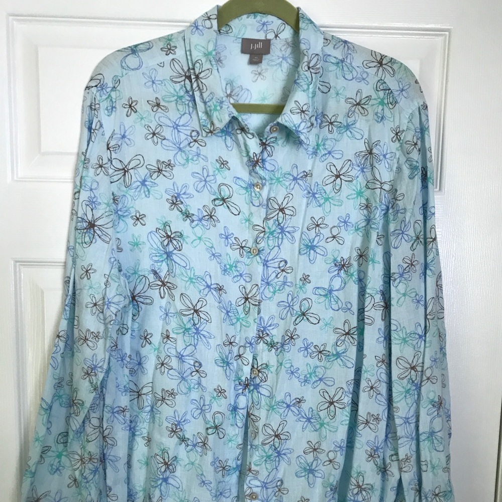 Women’s blue linen button down collared shirt