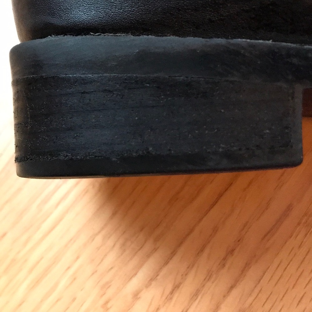 Black booots